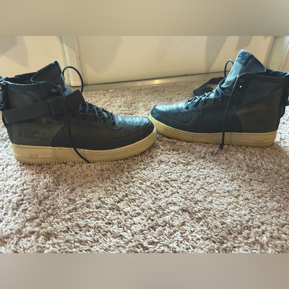 NIKE SF AF1 Mid Top Grey Shoes Urban Utility Sneakers